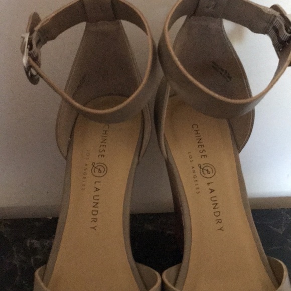 Chinese laundry Los Angeles wedges - Picture 6 of 7